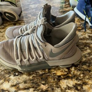 Kevin Durant basketball shoes barley worn in good shape